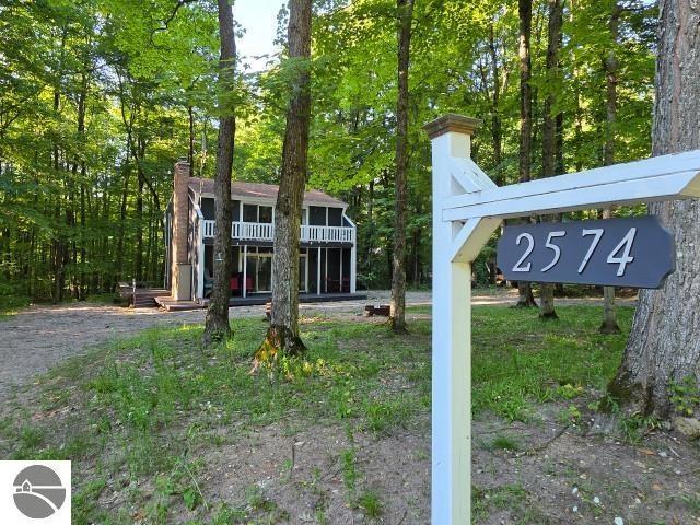 2574 Bahnhof Ln, Bellaire, MI 49615