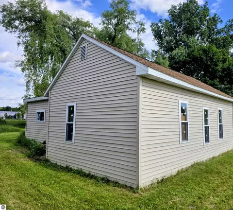 112 N 2nd St, Mesick, MI 49668 photo 4
