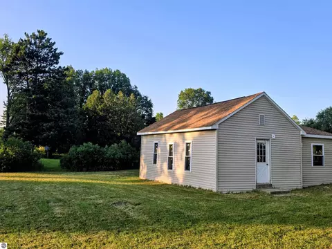 112 N 2nd St, Mesick, MI 49668 photo 17