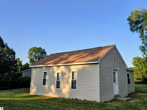 112 N 2nd St, Mesick, MI 49668 photo 2