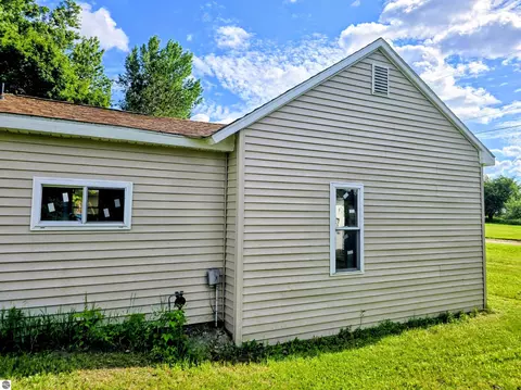 112 N 2nd St, Mesick, MI 49668 photo 5