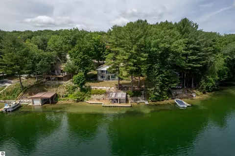 1877 Pinehurst Trl, Traverse City, MI 49696