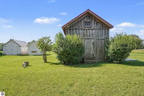 Exterior - 3780 E Coe Rd, Shepherd, MI 48883 photo 4 of 5