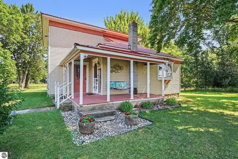 Exterior - 3780 E Coe Rd, Shepherd, MI 48883 photo 2 of 5