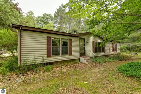 11572 NE Centralia Ave, Kalkaska, MI 49646