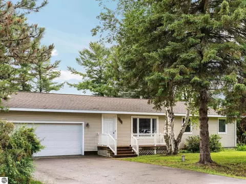 3039 Marmac Ave, Traverse City, MI 49684