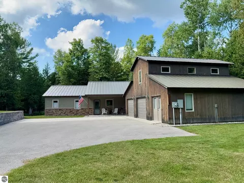 15706 Betsie River Dr, Thompsonville, MI 49683