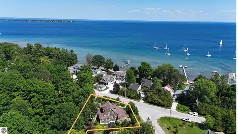 215 E Sixth St, Northport, MI 49670