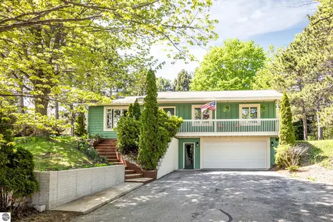 6066 S West Bay Shore Dr, Traverse City, MI 49684