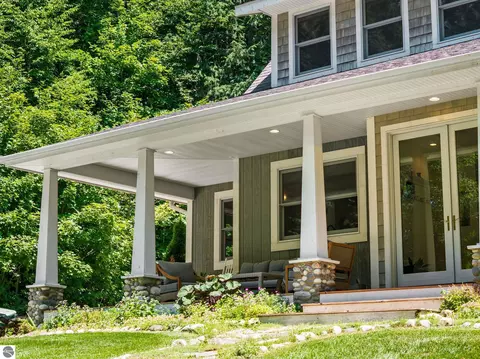 3027 S Blake Ln, Lake Leelanau, MI 49653