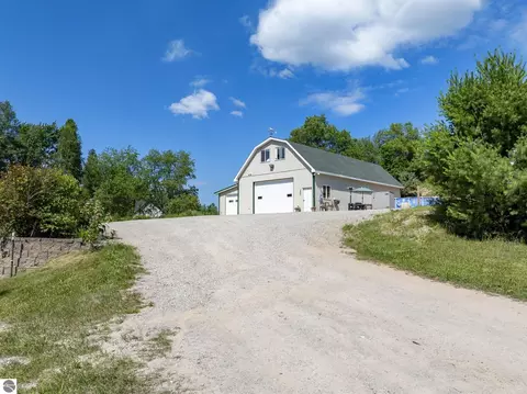2881 E Aspen Dr, Cedar, MI 49621 photo 2