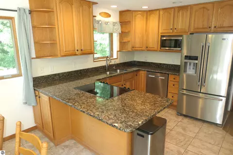 Kitchen - 4769 Feather Trl, Edmore, MI 48829 photo 2 of 7