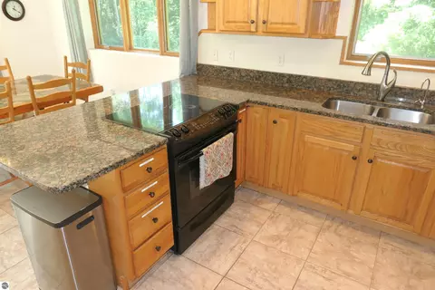 Kitchen - 4769 Feather Trl, Edmore, MI 48829 photo 5 of 7