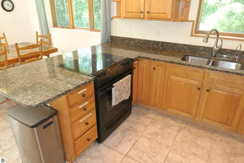 Kitchen - 4769 Feather Trl, Edmore, MI 48829 photo 5 of 7