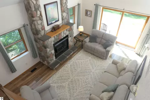 Living - 4769 Feather Trl, Edmore, MI 48829 photo 3 of 5