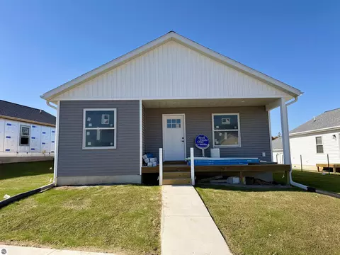 921 Sepia St, Traverse City, MI 49696