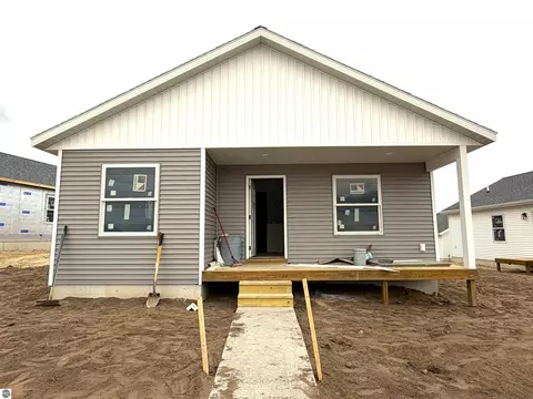 921 Sepia St, Traverse City, MI 49696