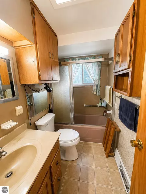 Bath - 2383 Green Dr, Au Gres, MI 48703 photo 1 of 1