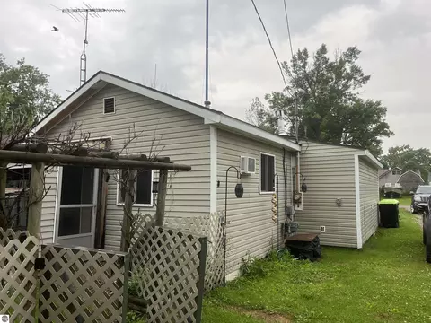 Exterior - 2157 Ash St, Standish, MI 48658 photo 6 of 6