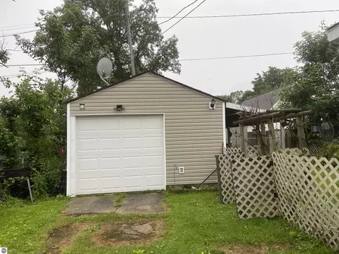 Exterior - 2157 Ash St, Standish, MI 48658 photo 4 of 6