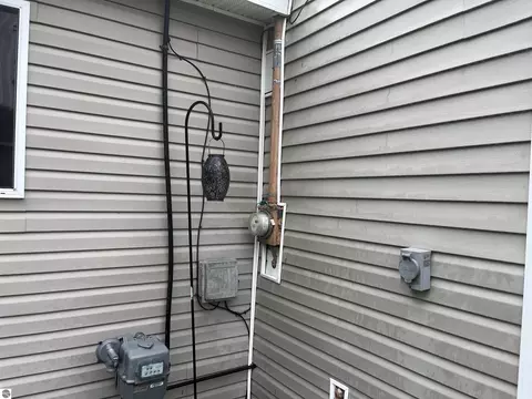 Exterior - 2157 Ash St, Standish, MI 48658 photo 5 of 6