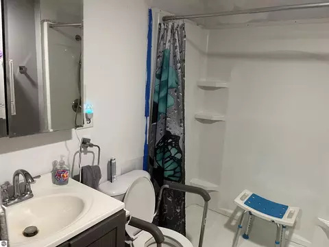 Bath - 2157 Ash St, Standish, MI 48658 photo 1 of 1