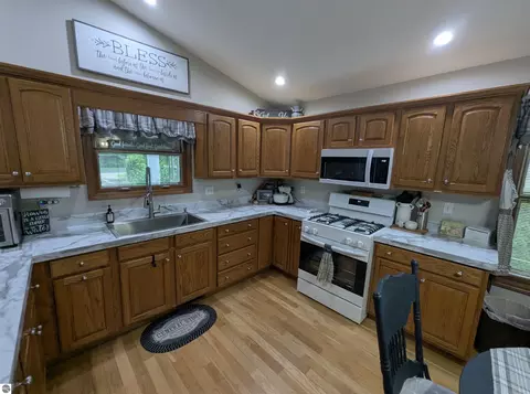 Kitchen - 387 N Huron, Au Gres, MI 48703 photo 5 of 8