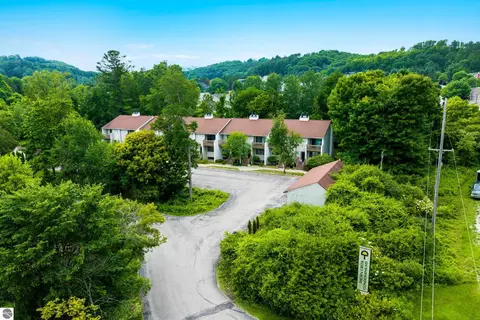 13638 S Thorn Creek Dr #5, Traverse City, MI 49684