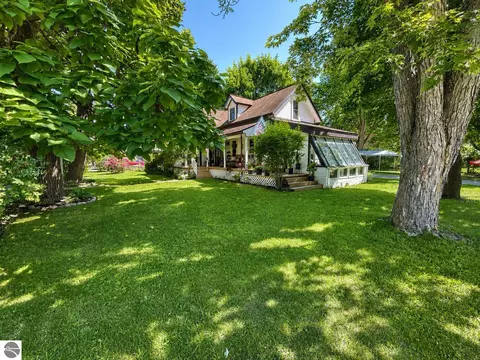 325 Spruce St, Traverse City, MI 49684
