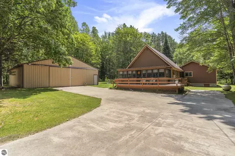 444 SE Lund Rd, Fife Lake, MI 49633