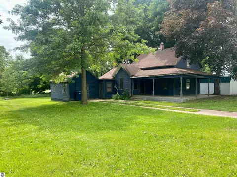 416 E Maple St, Mcbain, MI 49657 photo 1