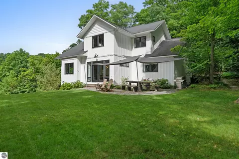 555 Graystone Rd, Traverse City, MI 49686