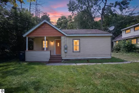 618 S Magnolia Dr, Lansing, MI 48912