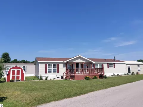 4627 Violet Ln, Traverse City, MI 49685