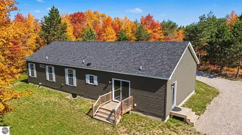 3360 Starlight Trl, Kingsley, MI 49649