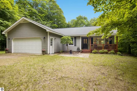 11530 S Benzonia Trl, Empire, MI 49630