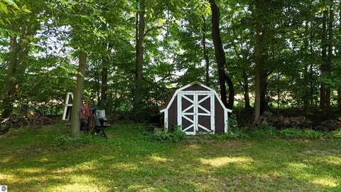 Exterior - 8800 Golfside Ct, Shepherd, MI 48883 photo 3 of 7
