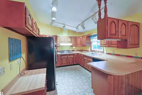 Kitchen - 8800 Golfside Ct, Shepherd, MI 48883 photo 2 of 2