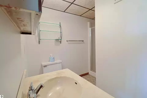 Bath - 8800 Golfside Ct, Shepherd, MI 48883 photo 2 of 2