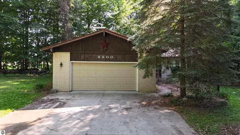 Exterior - 8800 Golfside Ct, Shepherd, MI 48883 photo 5 of 7