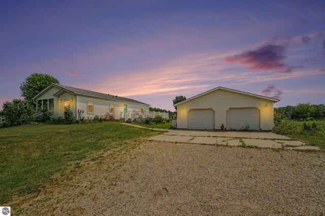 1448 E Walton Rd, Shepherd, MI 48883