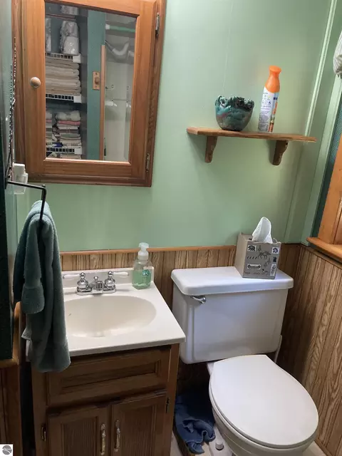 Bath - 3945 Martin Rd, Lupton, MI 48635 photo 1 of 2