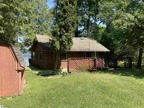 Exterior - 3945 Martin Rd, Lupton, MI 48635 photo 4 of 7