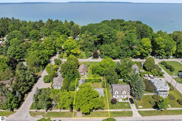 408 S Main St, Leland, MI 49654