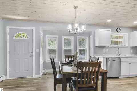 Dining - 6838 Williams Trl, Grayling, MI 49738 photo 5 of 6