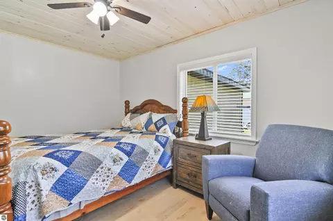 Bedroom - 6838 Williams Trl, Grayling, MI 49738 photo 6 of 7
