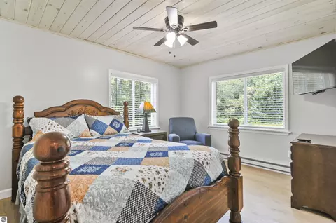 Bedroom - 6838 Williams Trl, Grayling, MI 49738 photo 5 of 7