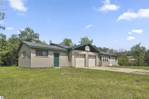 Exterior - 6838 Williams Trl, Grayling, MI 49738 photo 2 of 8