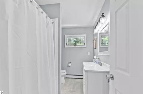Bath - 6838 Williams Trl, Grayling, MI 49738 photo 3 of 4