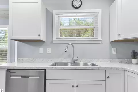 Kitchen - 6838 Williams Trl, Grayling, MI 49738 photo 2 of 6